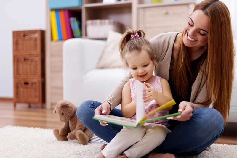 پرستار کودک در کرج با قرارداد رسمی و ضمانت سلامت کودک